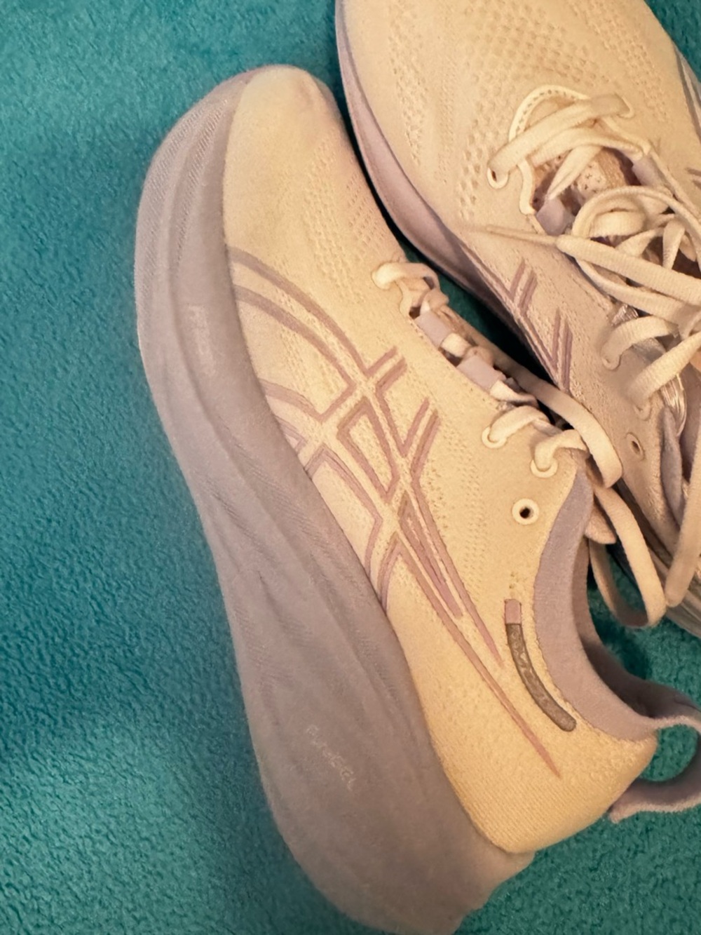 ASICS Women’s Running Shoes in Light cream & light lilac trim - Picture 2 of 8